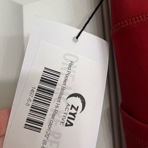 NWT Zyia Active Red Pocket Brilliant High Rise Capri 20” Leggings Size 6-8 - Picture 4 of 5